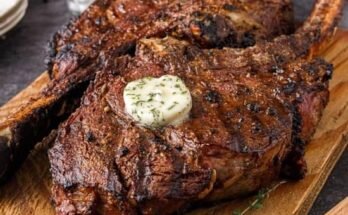 Steakhouse Montreal - Sizzling Tomahawk Steak