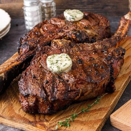 Steakhouse Montreal - Sizzling Tomahawk Steak